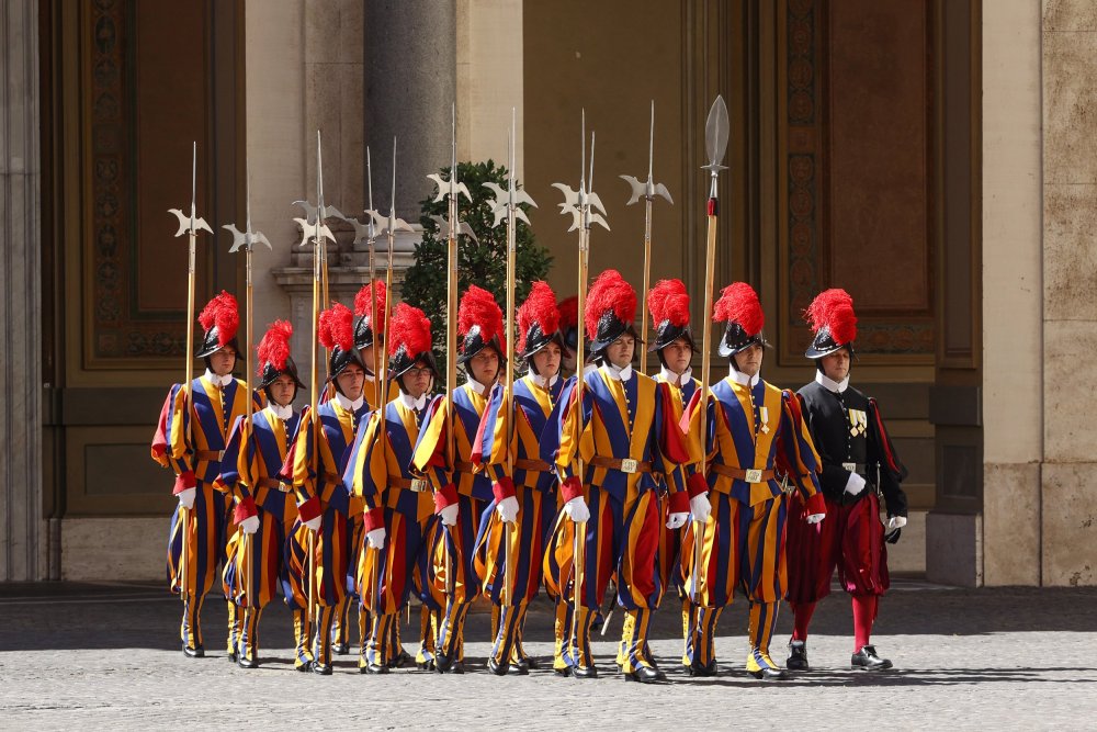 220901-swiss-guard-ew-1257p-c3a665.thumb.jpg.b3ce1916f750b1f0b604539a9362bba2.jpg